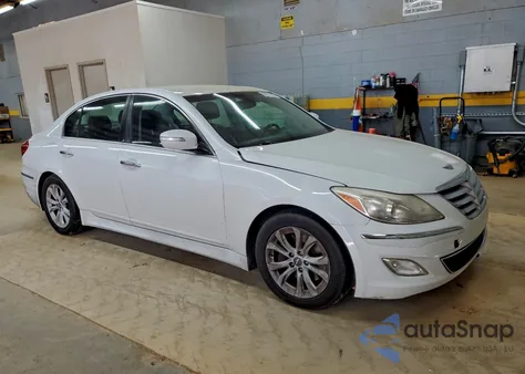 2012 Hyundai Genesis 3.8L z USA, uszkodzony, nr VIN KMHGC4DD3CU180352